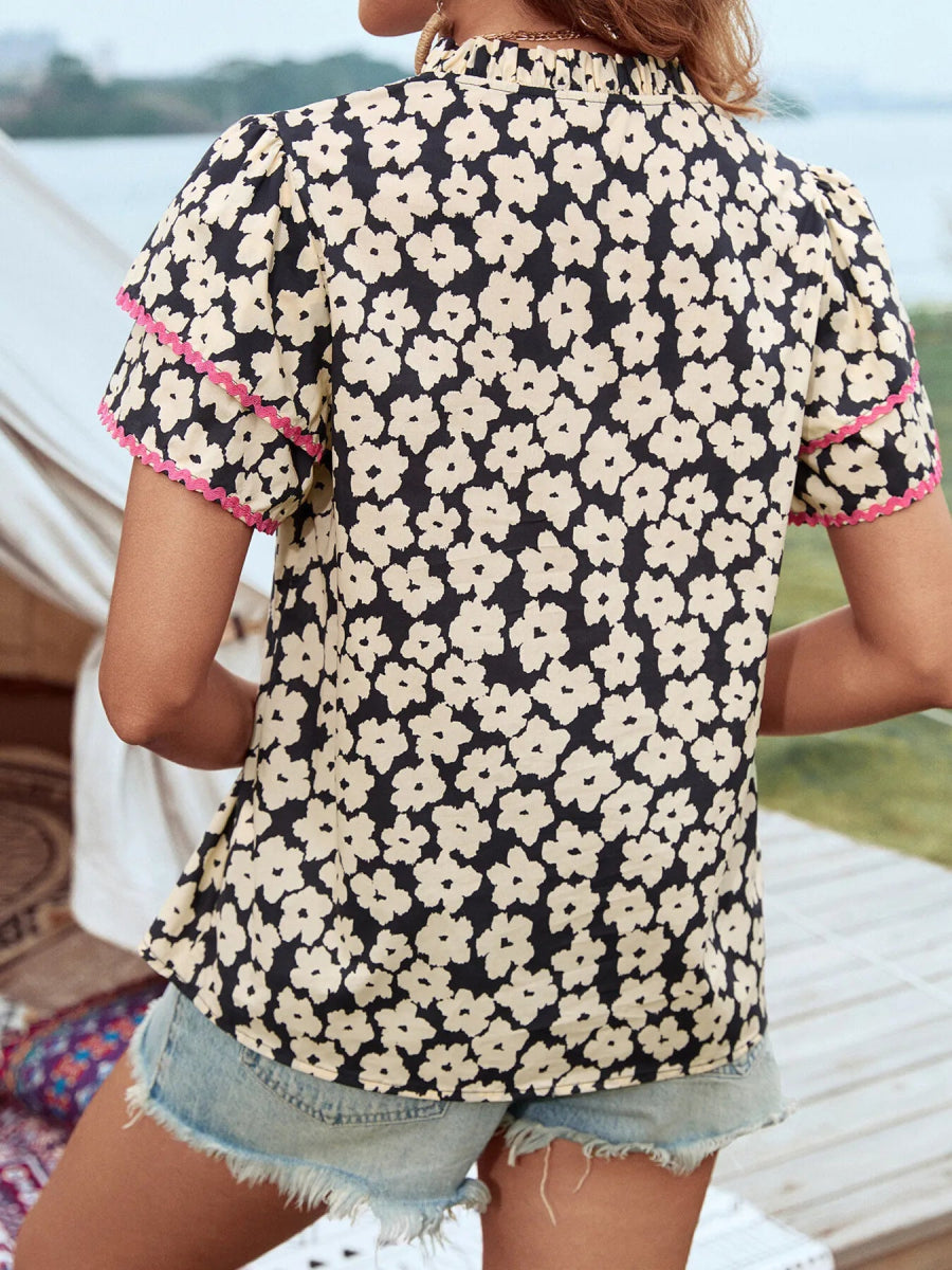 Floral Print Short Sleeve Blouse with Contrast Trim - Body Central